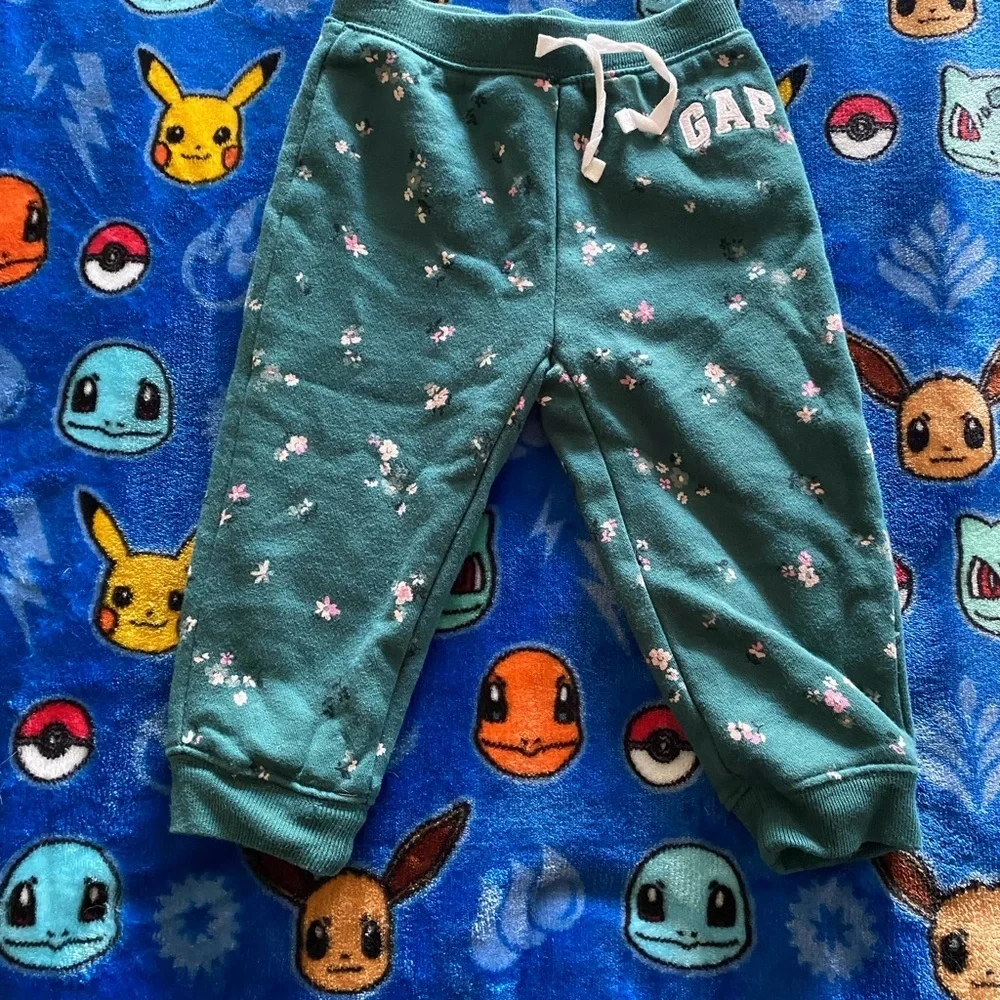 GAP Green and White Sweatpants with Whimsical Dots